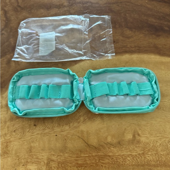 Lot of Essential Oil Keychains (only 8) - Picture 5 of 6